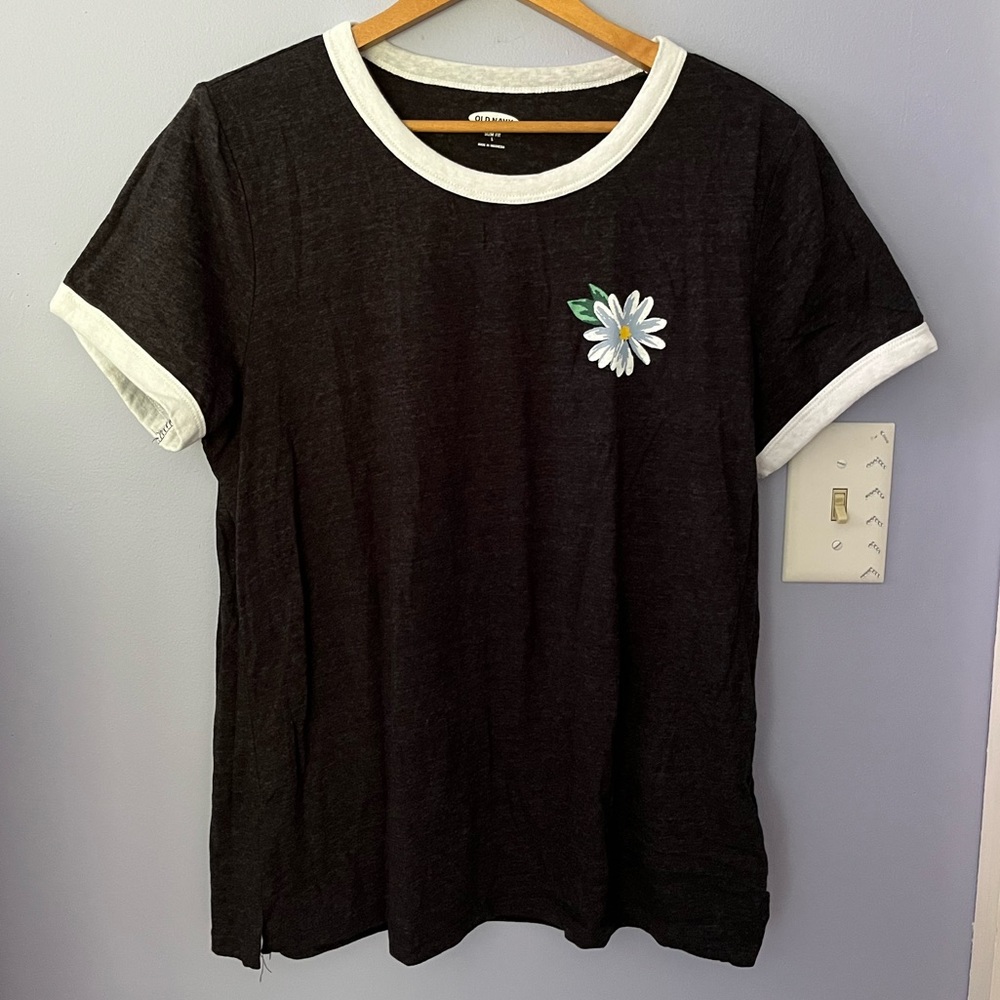 🦋Old Navy graphic tee🦋